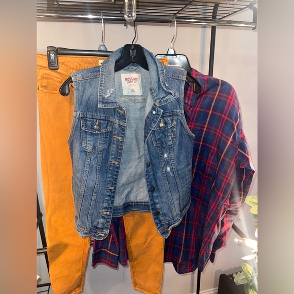 Pants, vest, plaid shirt - Picture 3 of 4